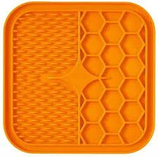 M-PETS-LECCA-MAT-rozm-S-pomaranczowa-mata-do-lizania (1).png